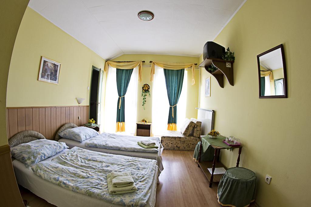 Muskatli Panzio Bed & Breakfast Gyor Phòng bức ảnh