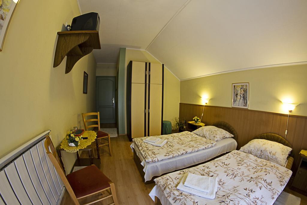 Muskatli Panzio Bed & Breakfast Gyor Phòng bức ảnh