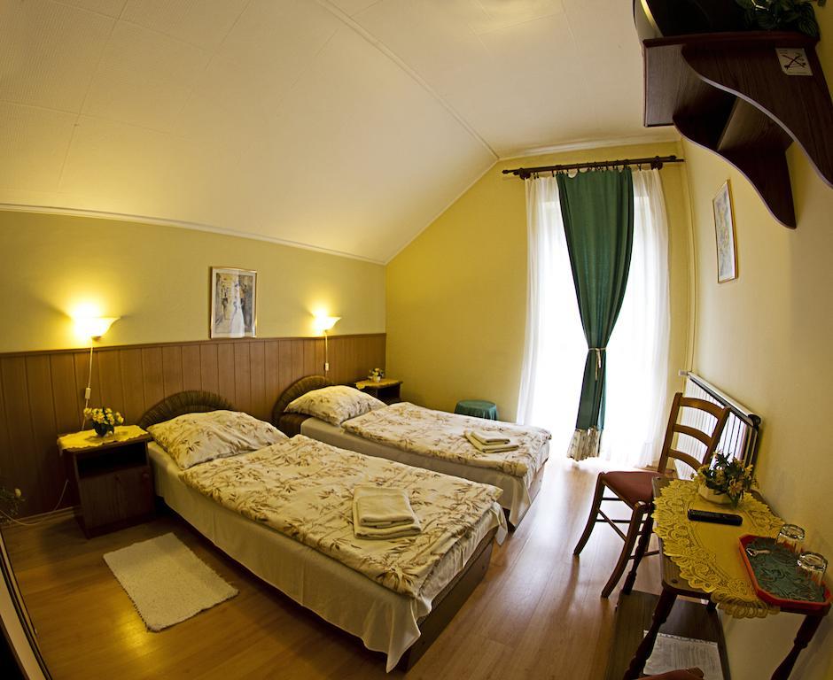 Muskatli Panzio Bed & Breakfast Gyor Phòng bức ảnh