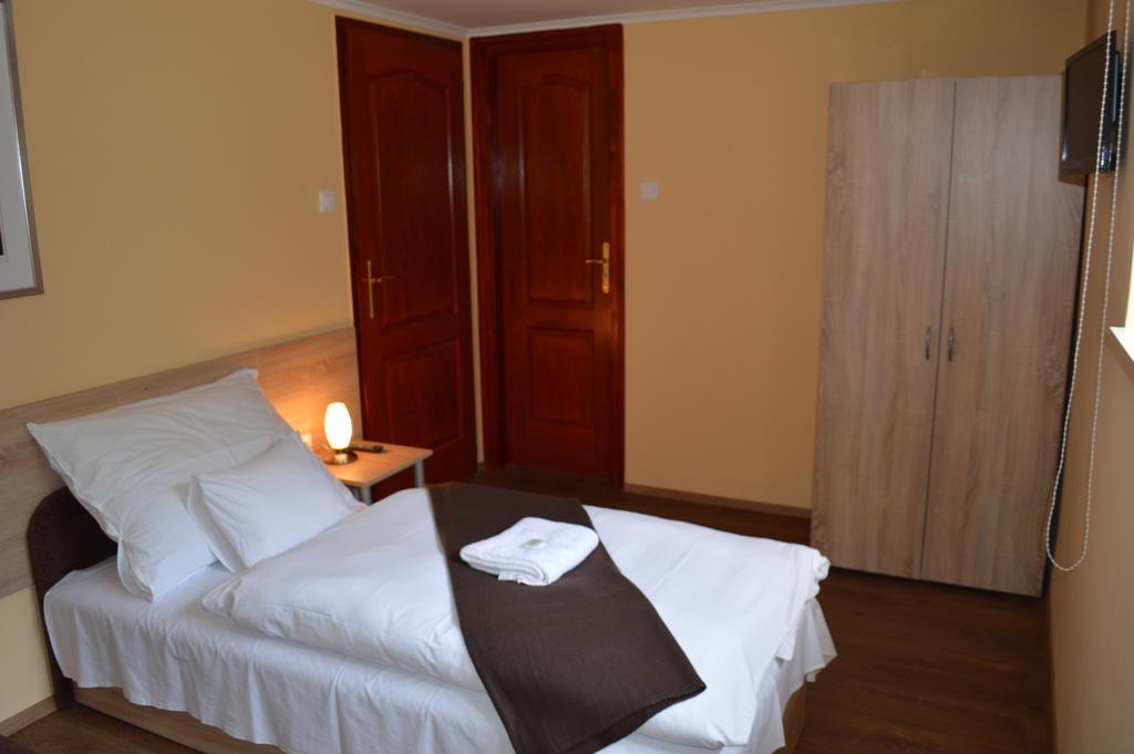 Muskatli Panzio Bed & Breakfast Gyor Phòng bức ảnh