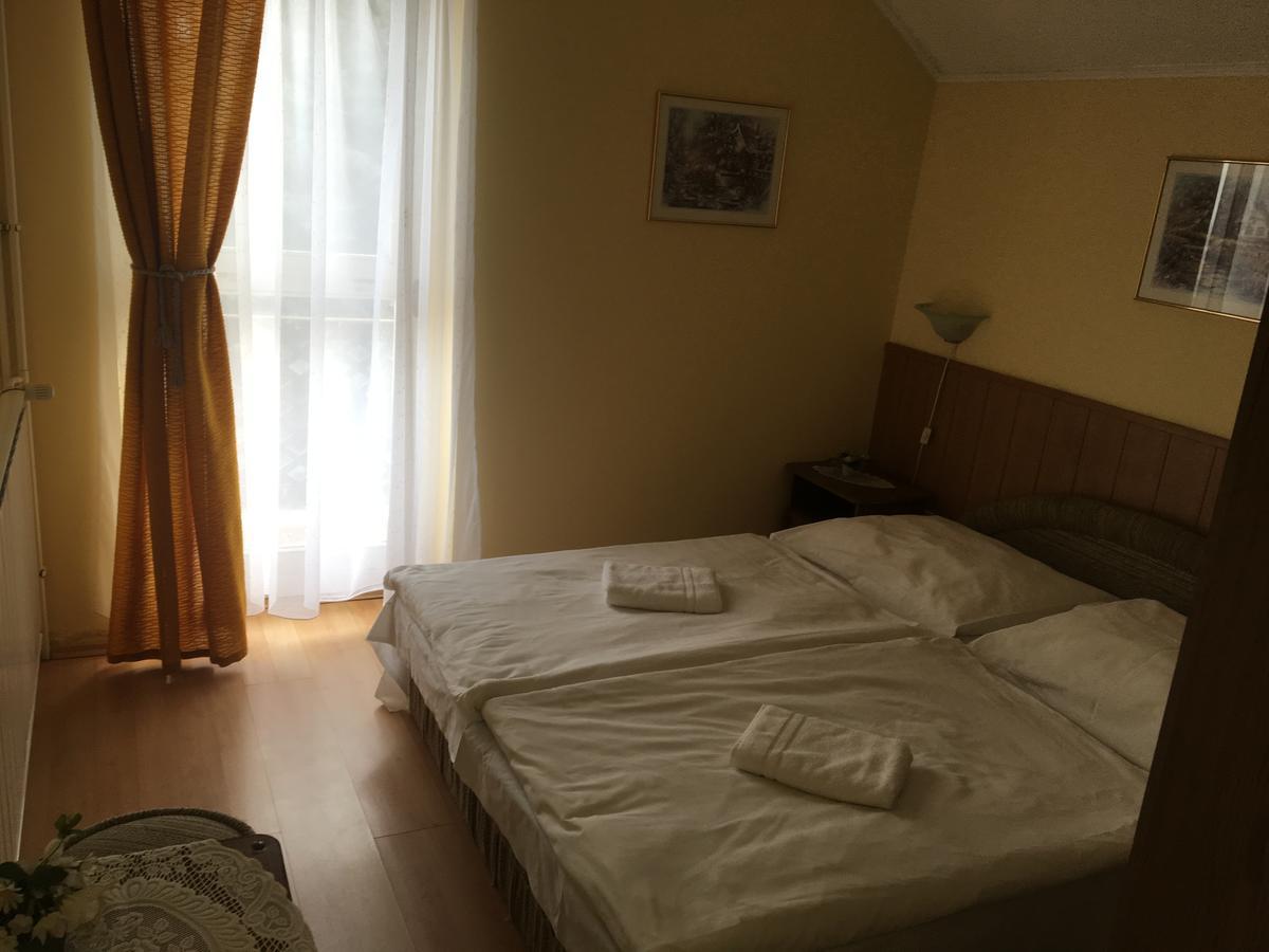 Muskatli Panzio Bed & Breakfast Gyor Ngoại thất bức ảnh