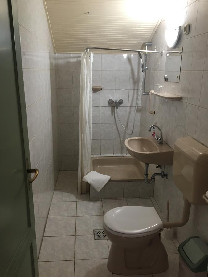 Muskatli Panzio Bed & Breakfast Gyor Ngoại thất bức ảnh