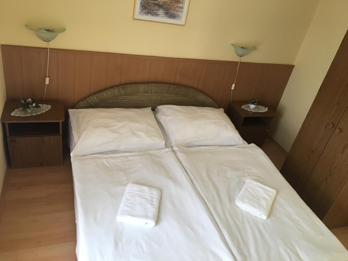Muskatli Panzio Bed & Breakfast Gyor Ngoại thất bức ảnh