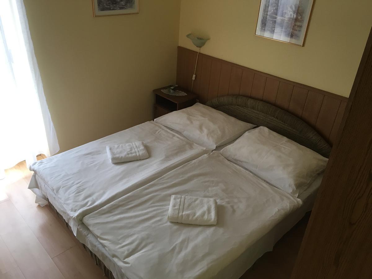 Muskatli Panzio Bed & Breakfast Gyor Ngoại thất bức ảnh