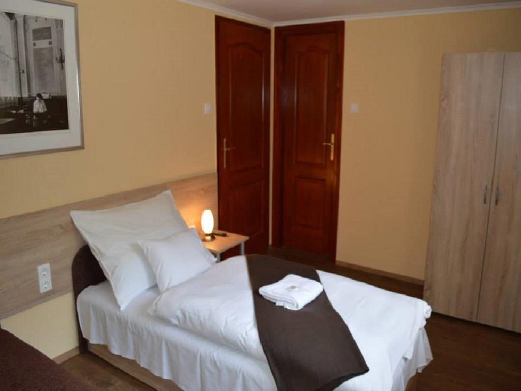 Muskatli Panzio Bed & Breakfast Gyor Ngoại thất bức ảnh
